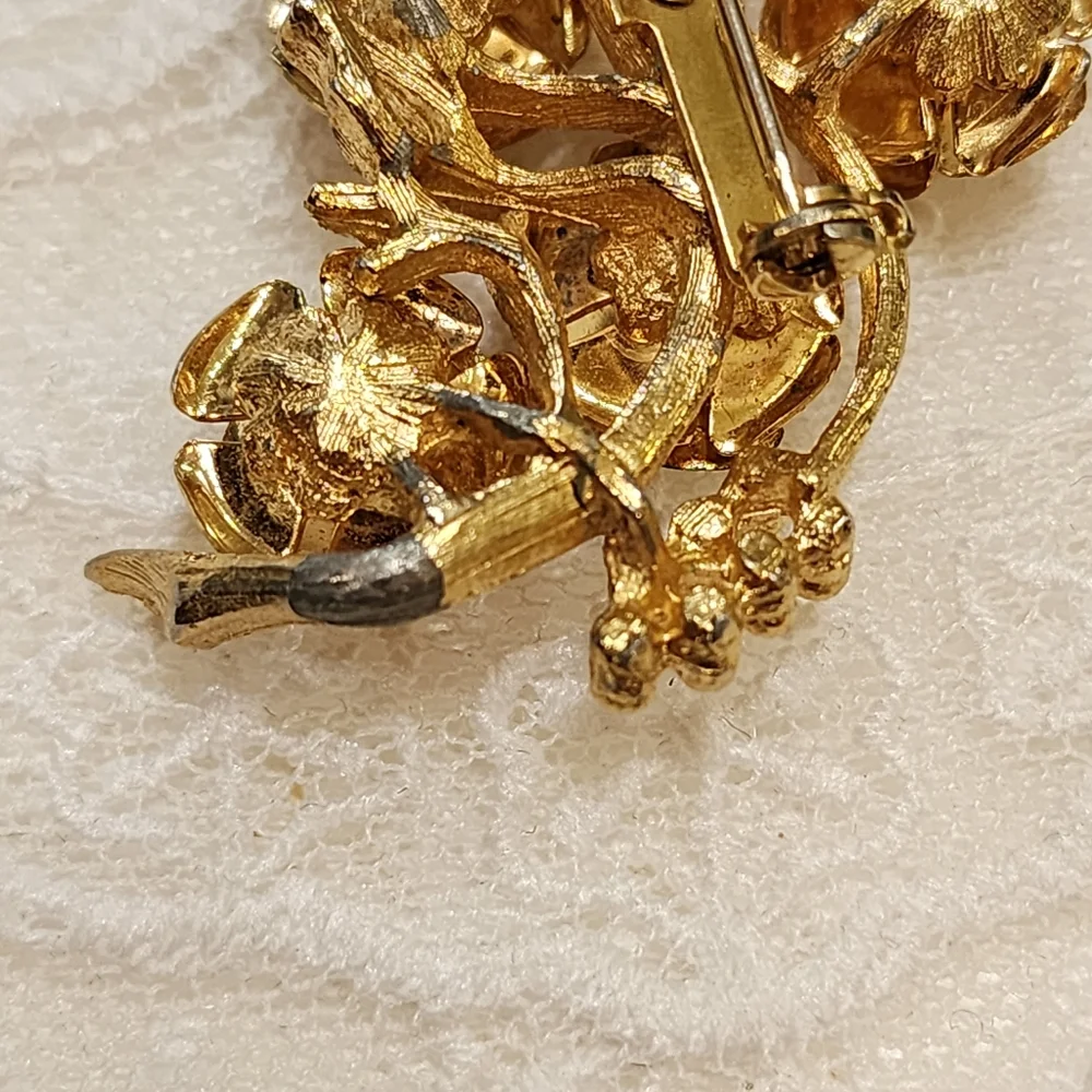 Vintage Coro Brooch Four Roses On A Textured Stem Gold Tone Signed